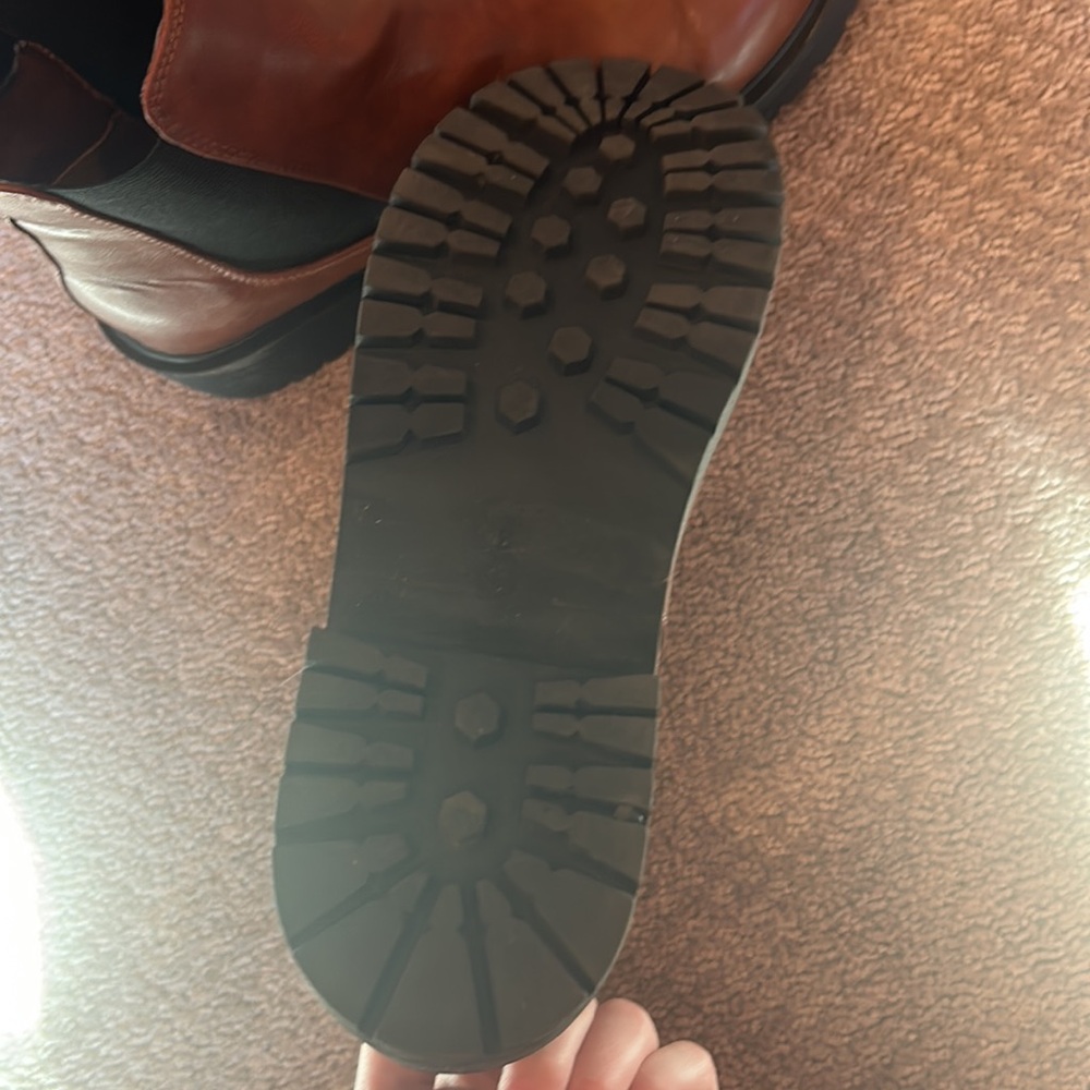 Chelsea Boots - Picture 3 of 5